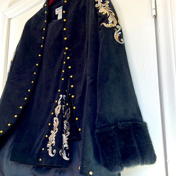 PLATINUM BY STEPHEN YEARICK BLACK CORDUROY EMBROIDERED SUIT WITH FAUX FUR WRIST - Picture 7 of 13